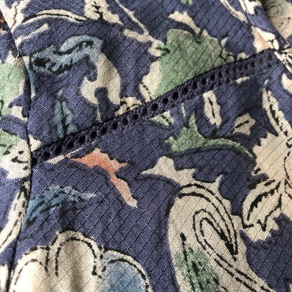 LUCKY Brand Floral Top Blouse Blue M EUC - Picture 7 of 14